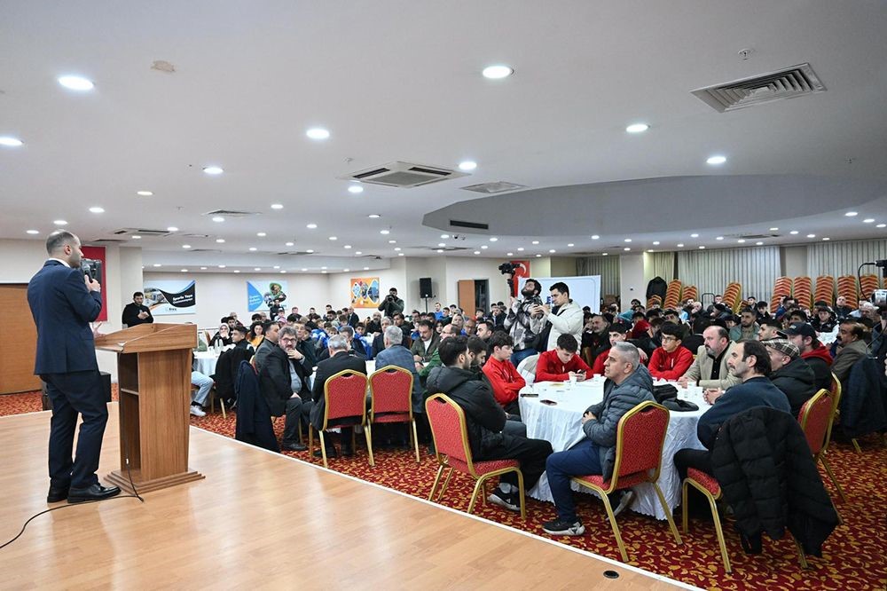 Gaziosmanpaşa Belediyesinden spor kulüplerine 2 buçuk milyon liralık nakdi destek
