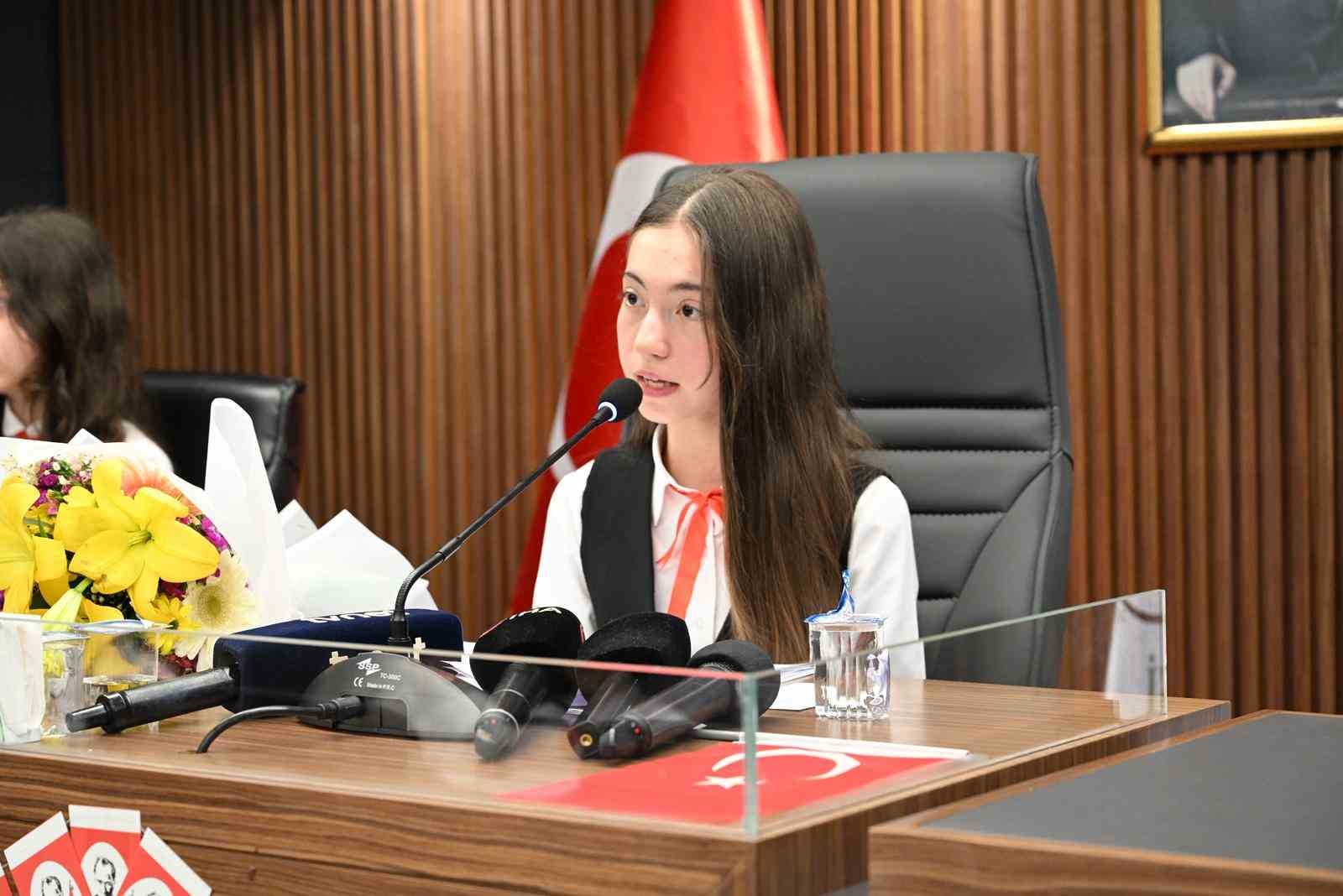 Gaziosmanpaşa’da 23 Nisan Çocuk Meclisi’den dünyaya barış mesajı
