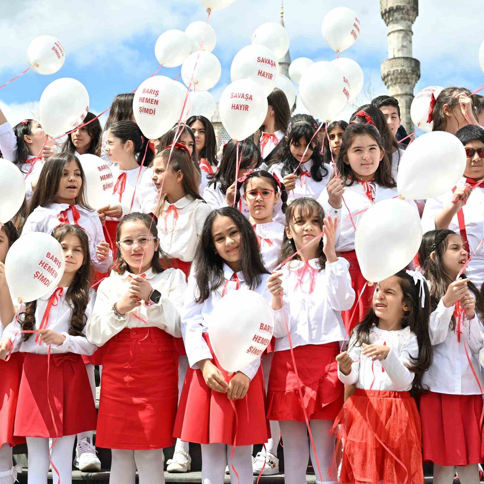 Gaziosmanpaşa’da 23 Nisan Çocuk Meclisi’den dünyaya barış mesajı
