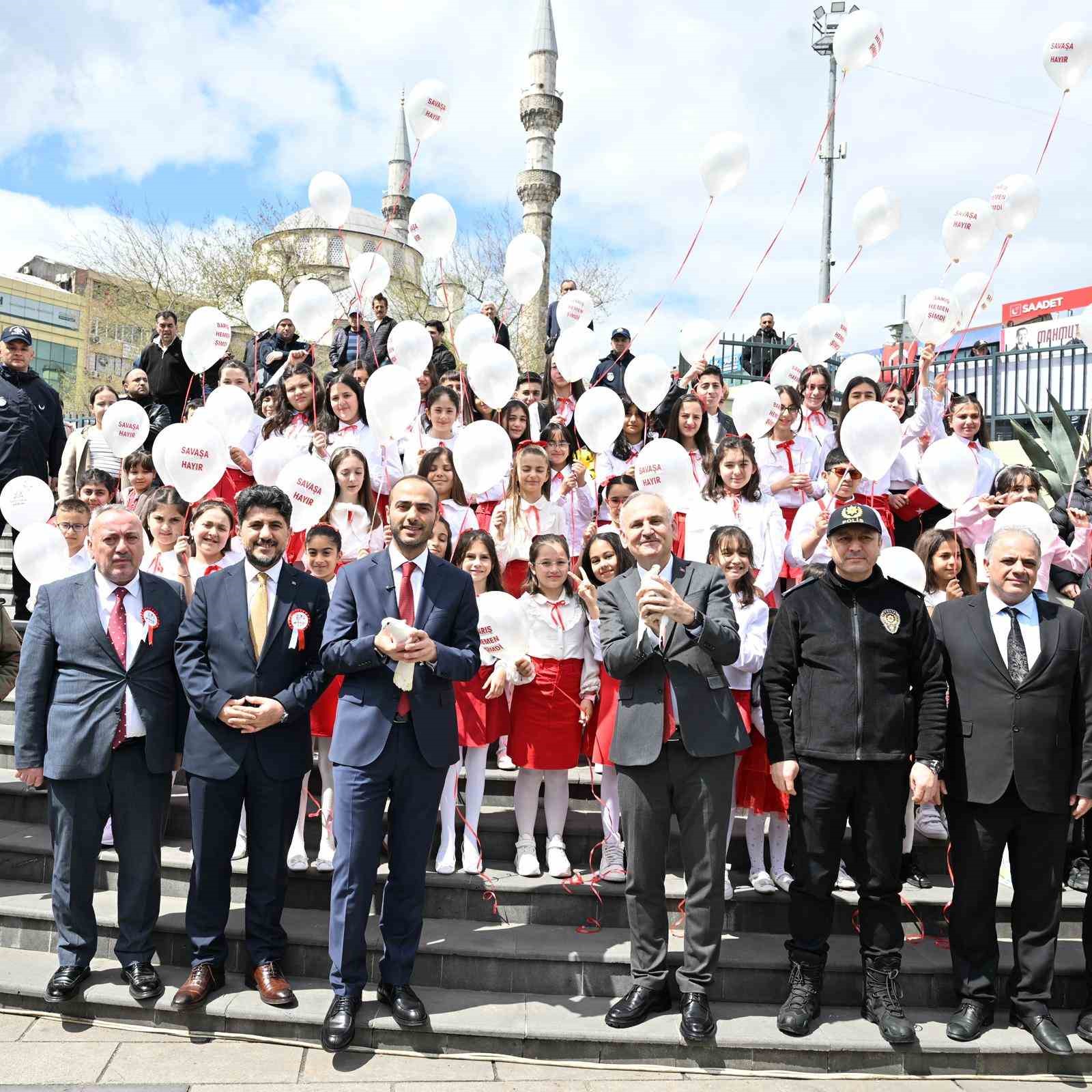 Gaziosmanpaşa’da 23 Nisan Çocuk Meclisi’den dünyaya barış mesajı
