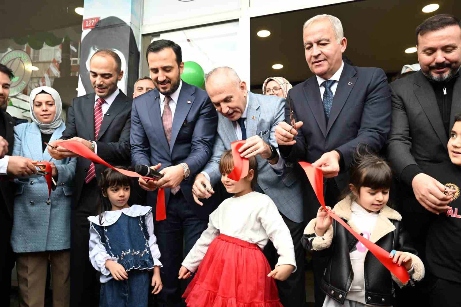 Gaziosmanpaşa’da Anne, Çocuk Merkezi ve Kafesi açıldı
