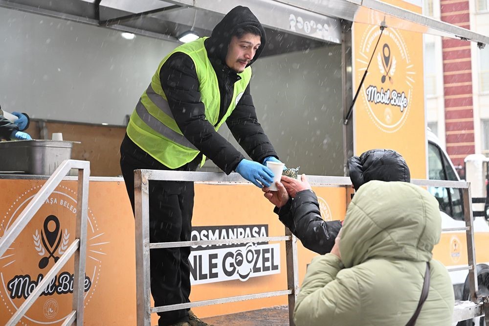 Gaziosmanpaşa’da karla mücadele için ekipler 7/24 sahada
