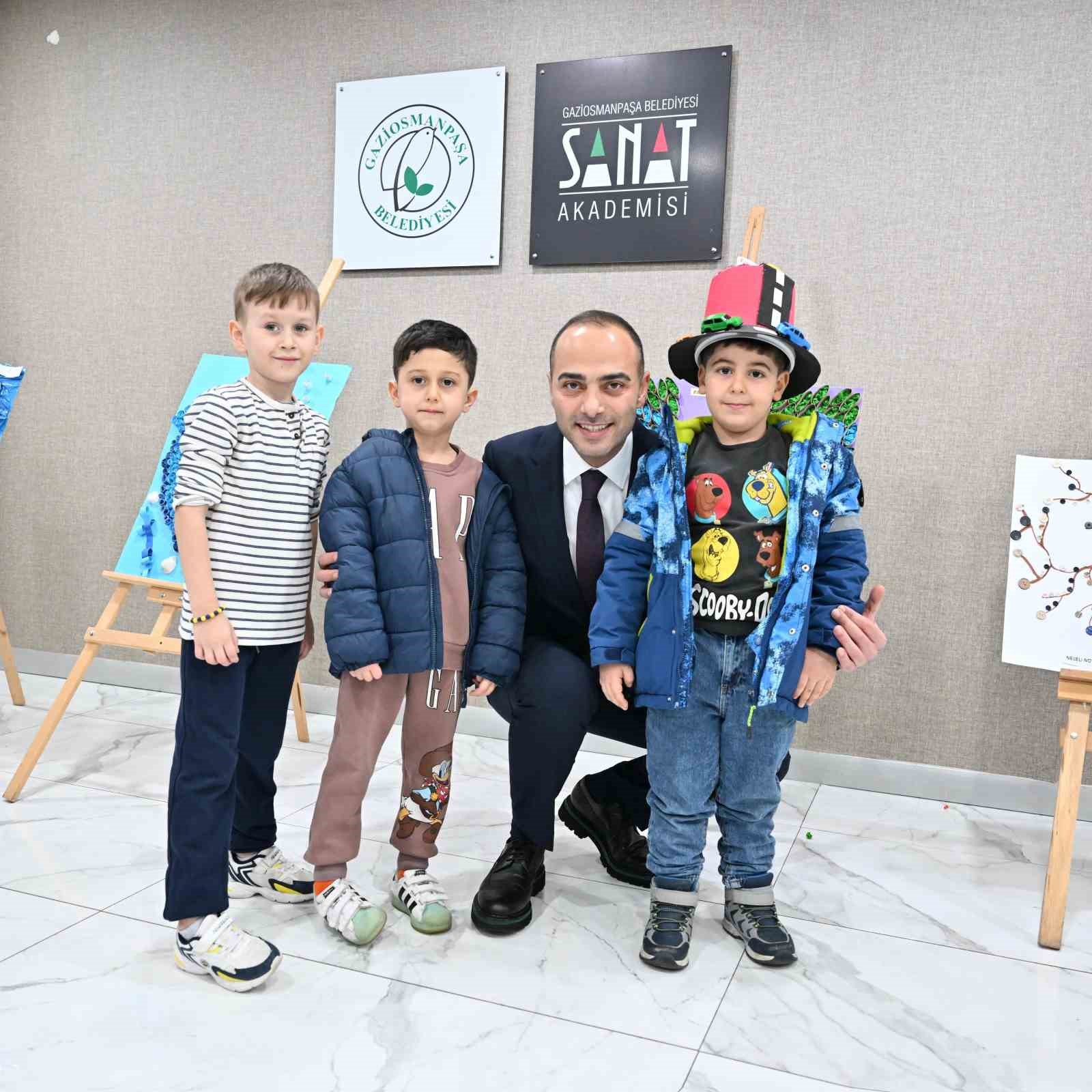 Gaziosmanpaşa’da Sıfır Atık projesi: Elbise, çanta, müzik aleti yaptılar
