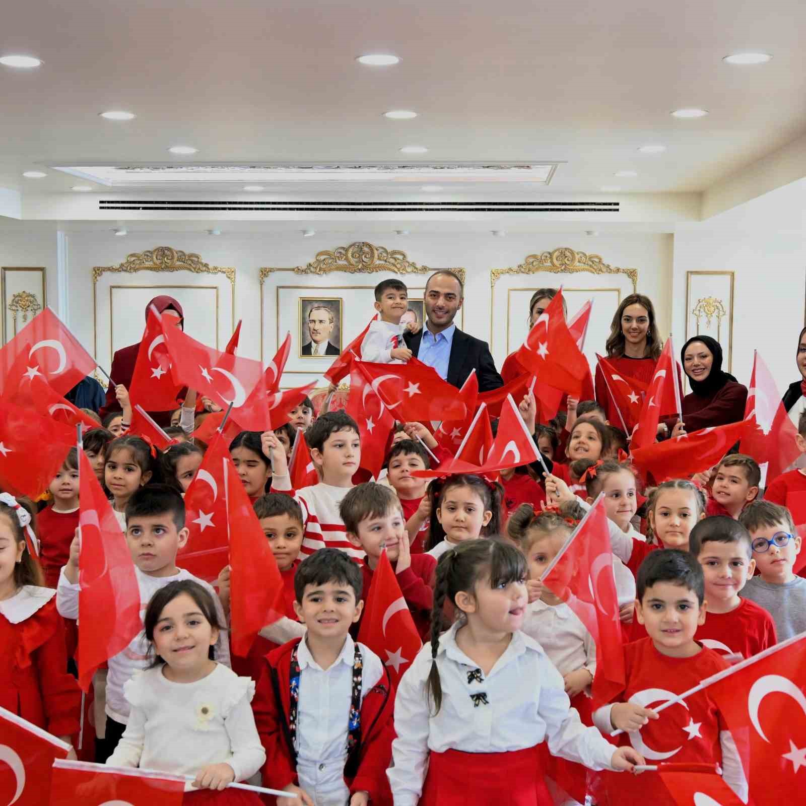 Gaziosmanpaşalı miniklerin gururlandıran bayrak sevgisi
