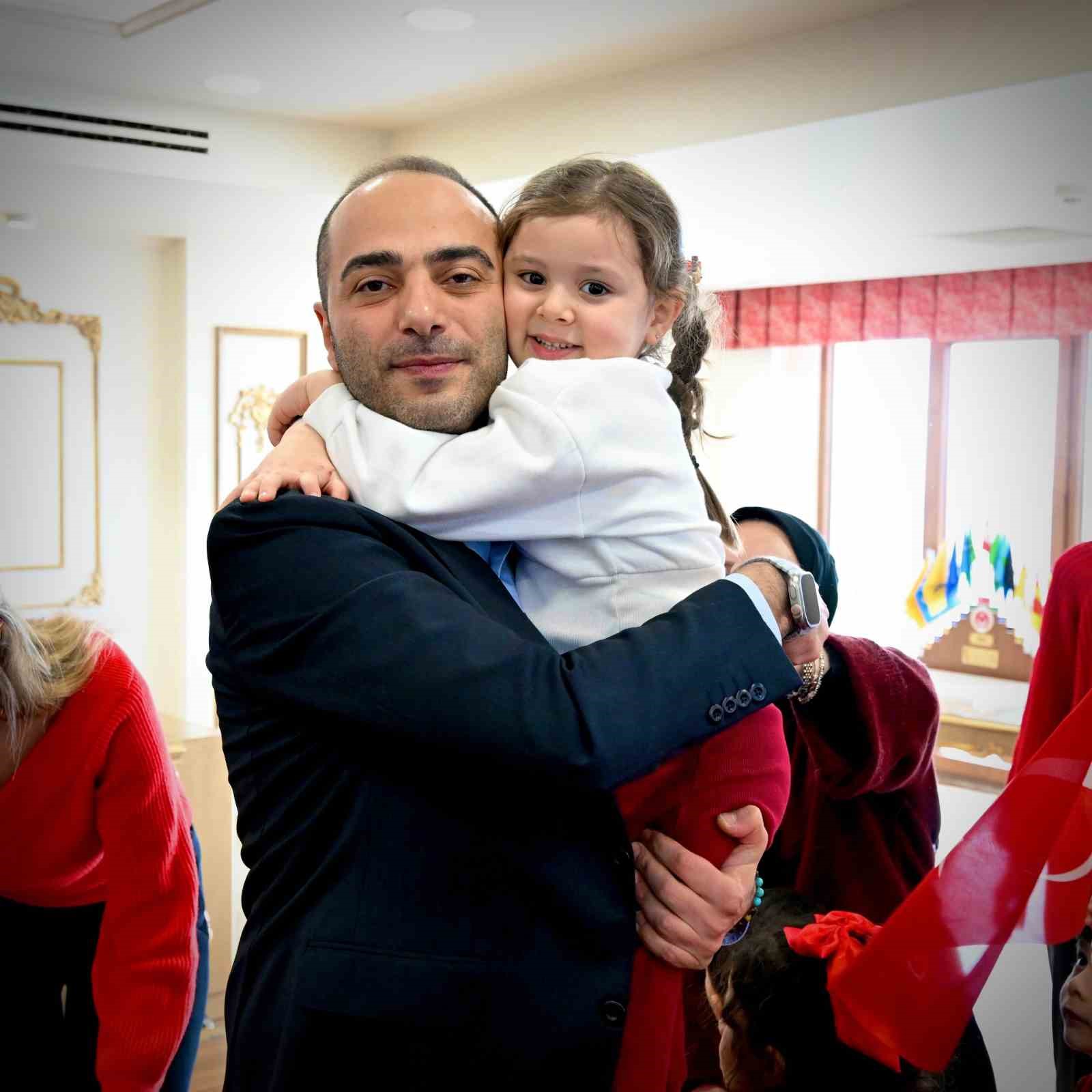 Gaziosmanpaşalı miniklerin gururlandıran bayrak sevgisi
