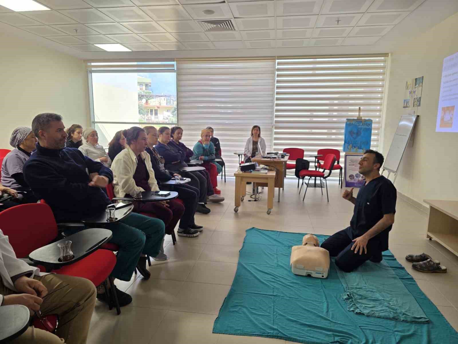 Gazipaşa Devlet hastanesinde personele temel yaşam desteği eğitimi
