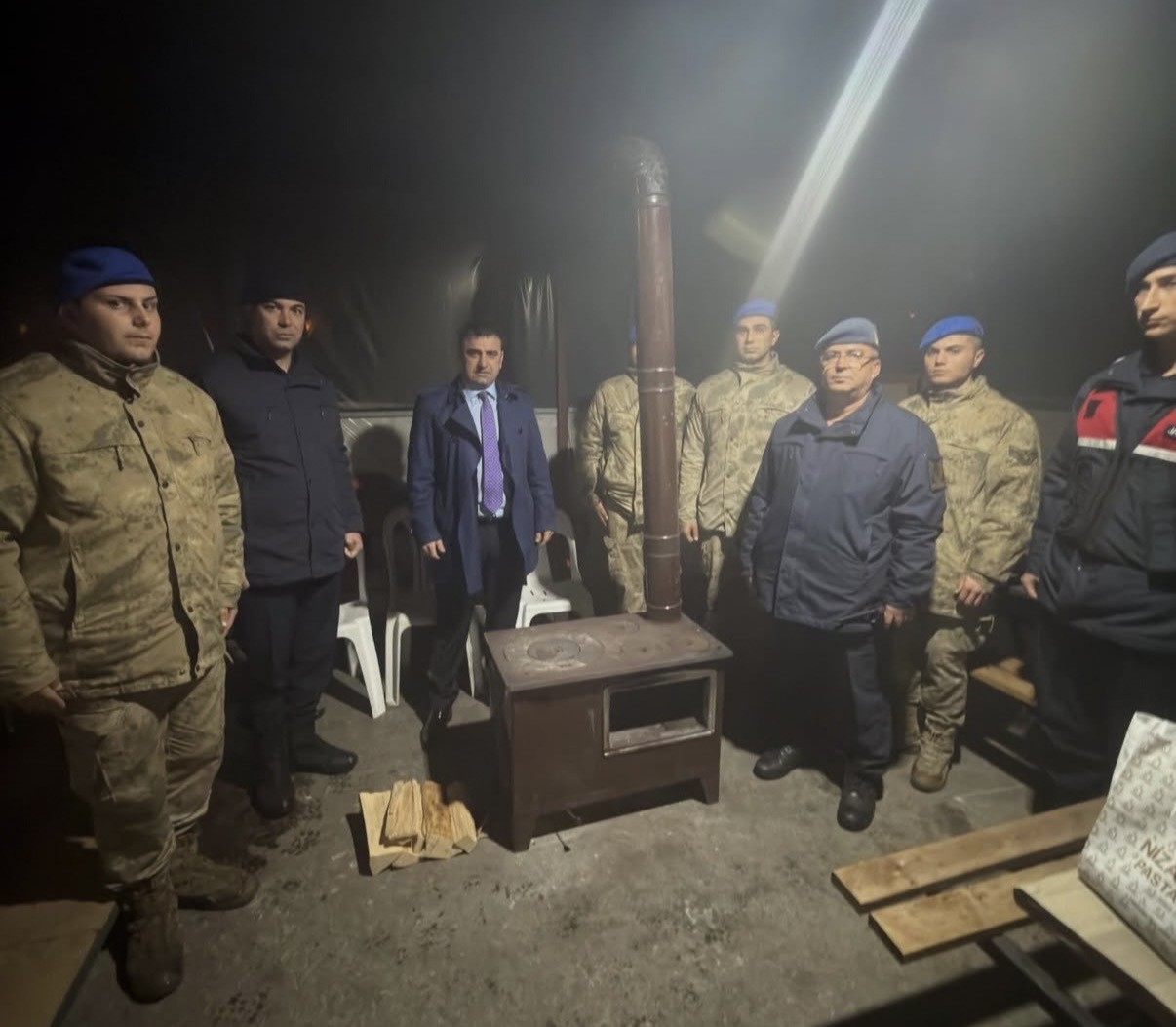 Gazipaşa Kaymakamı yılbaşı gecesinde görevli ekipleri yalnız bırakmadı
