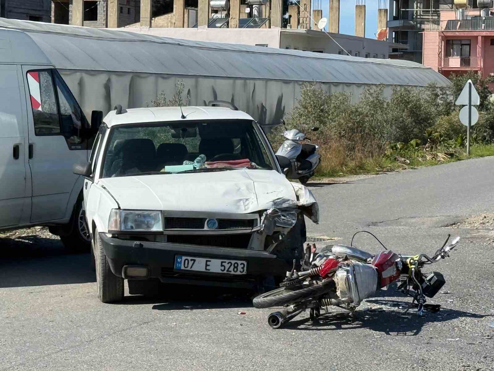 Gazipaşa’da otomobil ile motosiklet çarpıştı: 1 yaralı
