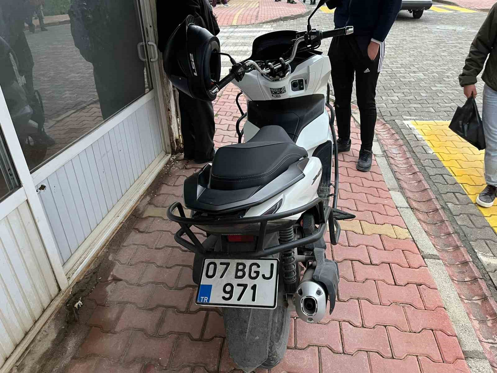 Gazipaşa‘da otomobil ile motosiklet çarpıştı: 2 yaralı
