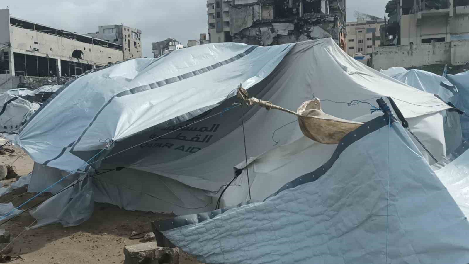 Gazze’de şiddetli fırtına Filistinlilerin sığındığı çadırları vurdu
