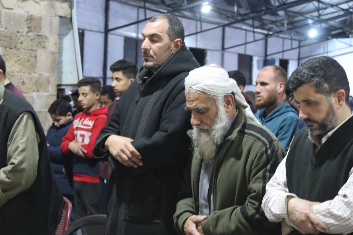 Gazze’deki Büyük Ömer Camii’nde teravih namazı kılındı
Gazze’deki Büyük Ömer Camii’nde teravih namazı kılındı
