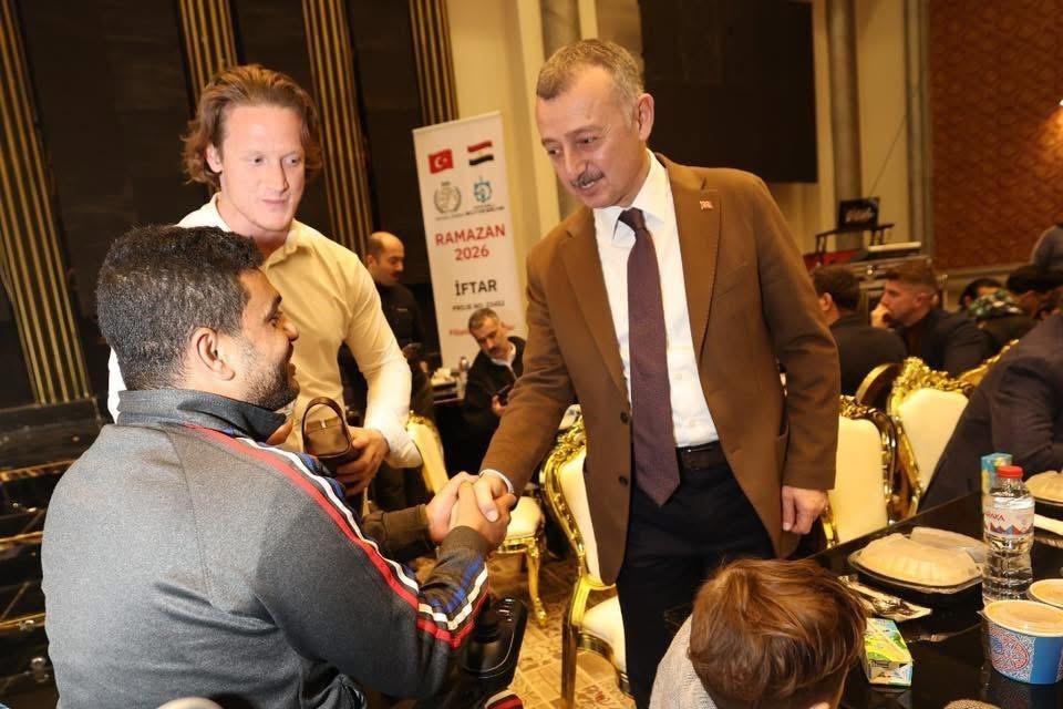 Gazze’den Mısır’a sığınan aileler aynı sofrada buluştu
