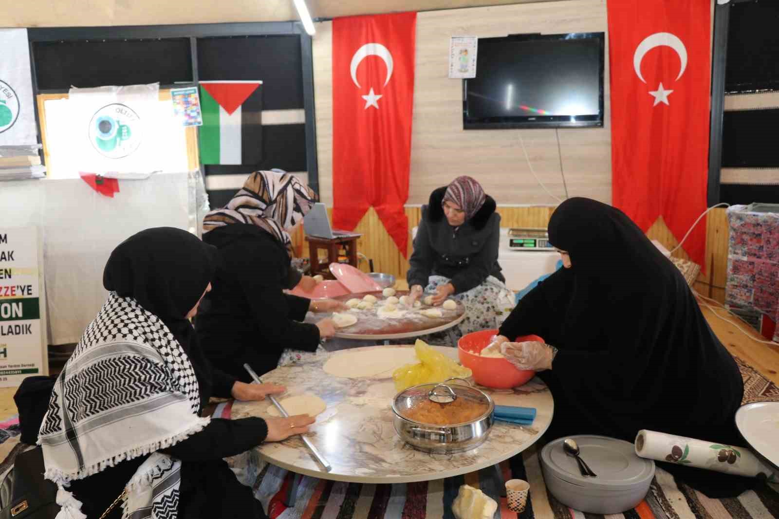 Gazze’ye umut için Oltu’da  hayır çarşısı
