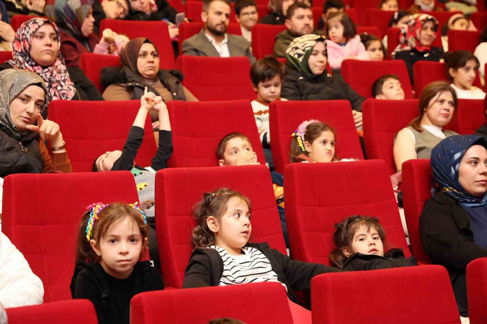 Gebze Belediye Başkanı Büyükgöz, çocuklarla bir araya geldi
