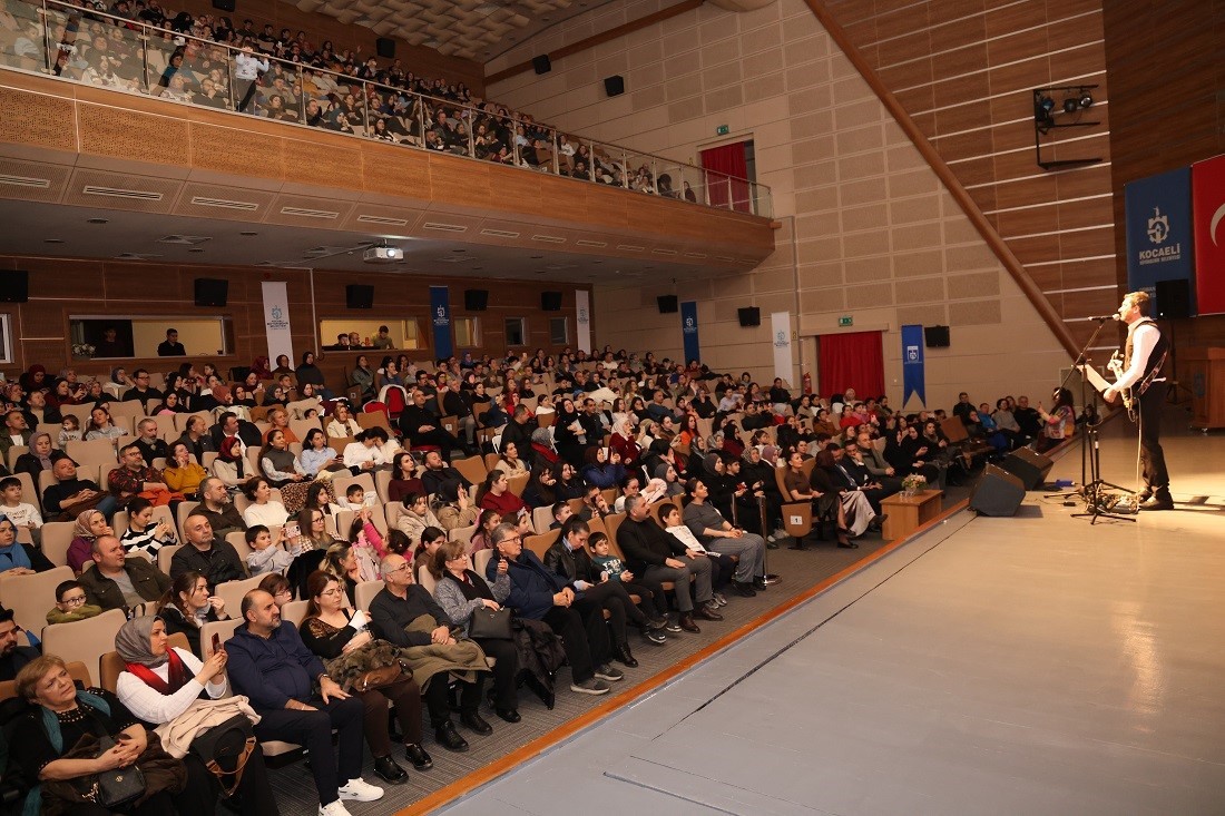 Gebze’de Barış Manço eserleriyle anıldı
