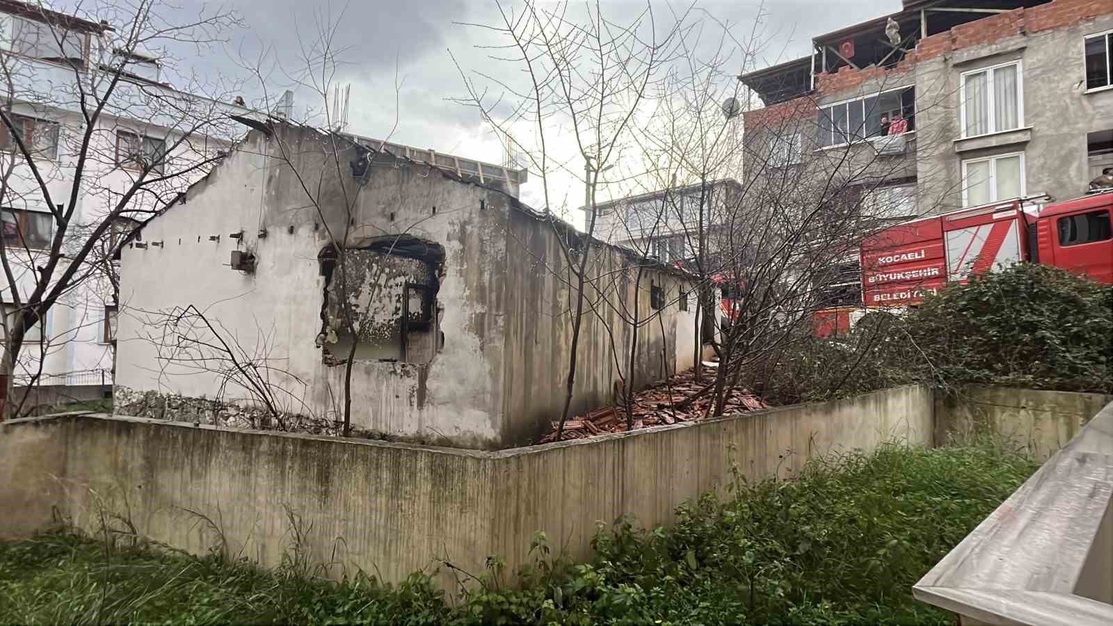 Gebze’de metruk evde yangın çıktı
