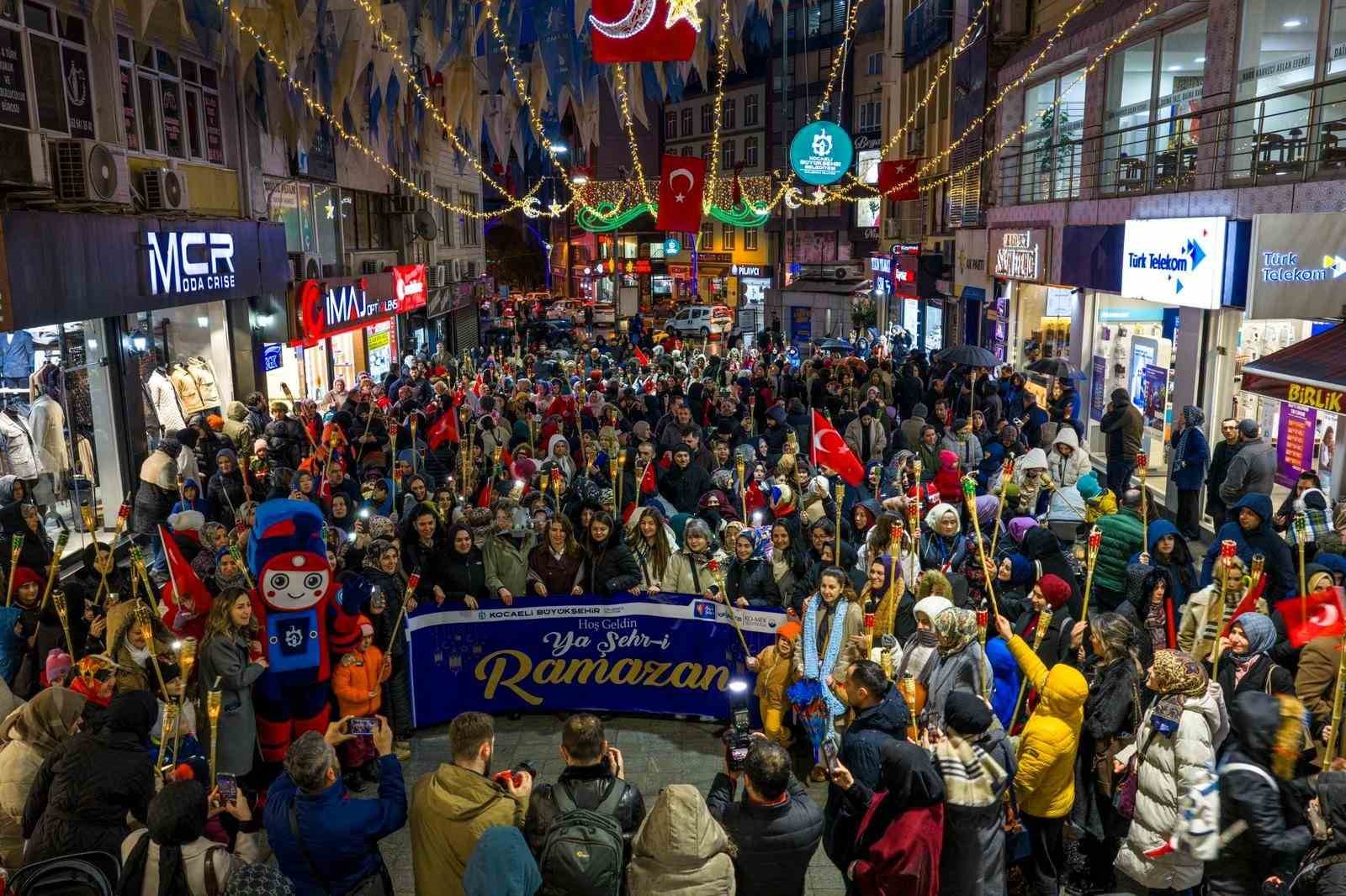 Gebze’de Ramazan ayı fener alayı yürüyüşüyle karşılandı
