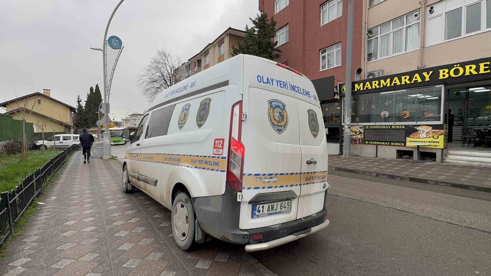 Gebze’de tren istasyonunda silahla vurulan kadın hayatını kaybetti
