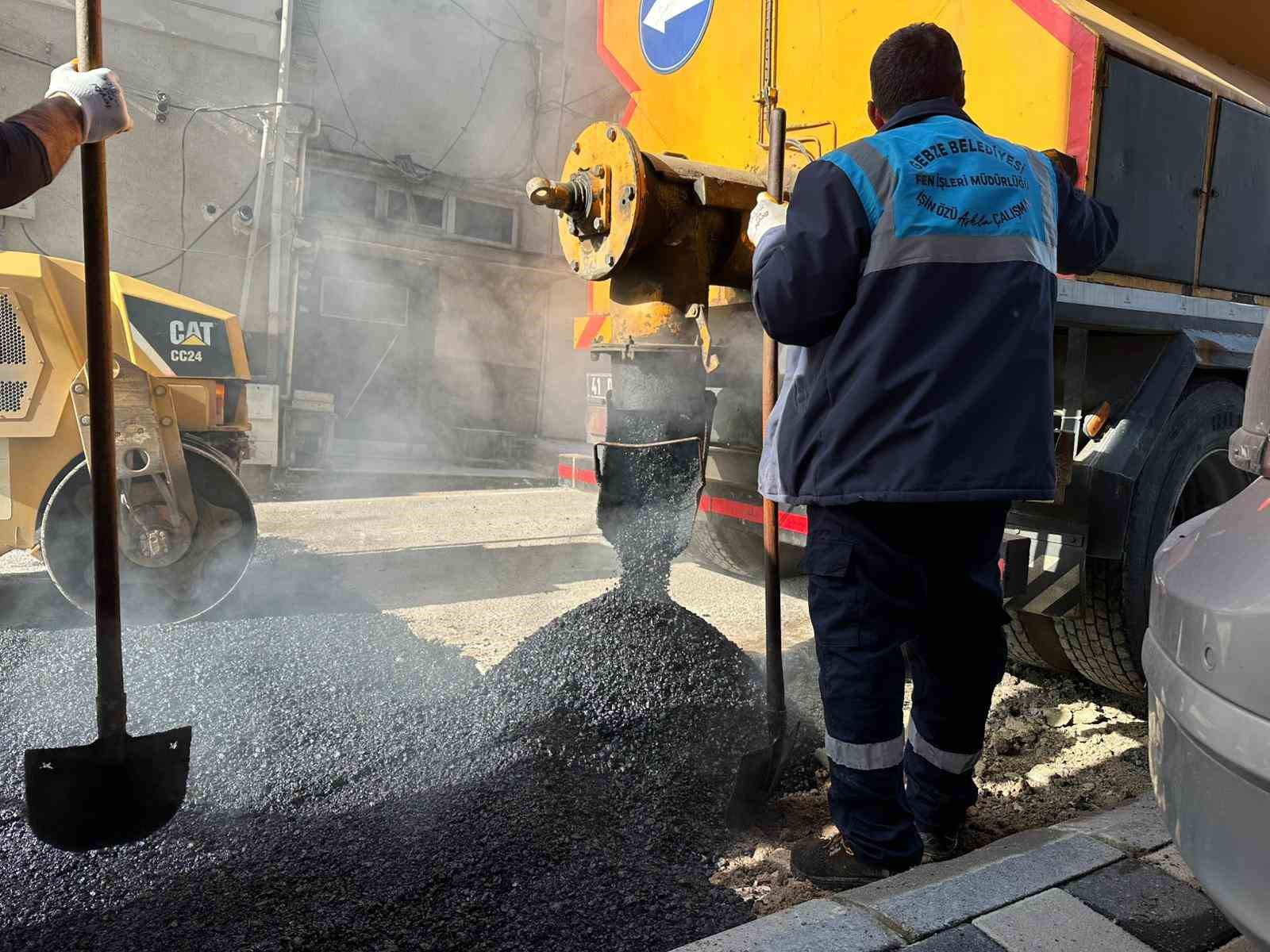 Gebze’de ulaşım konforu için asfalt yama çalışması yapılıyor

