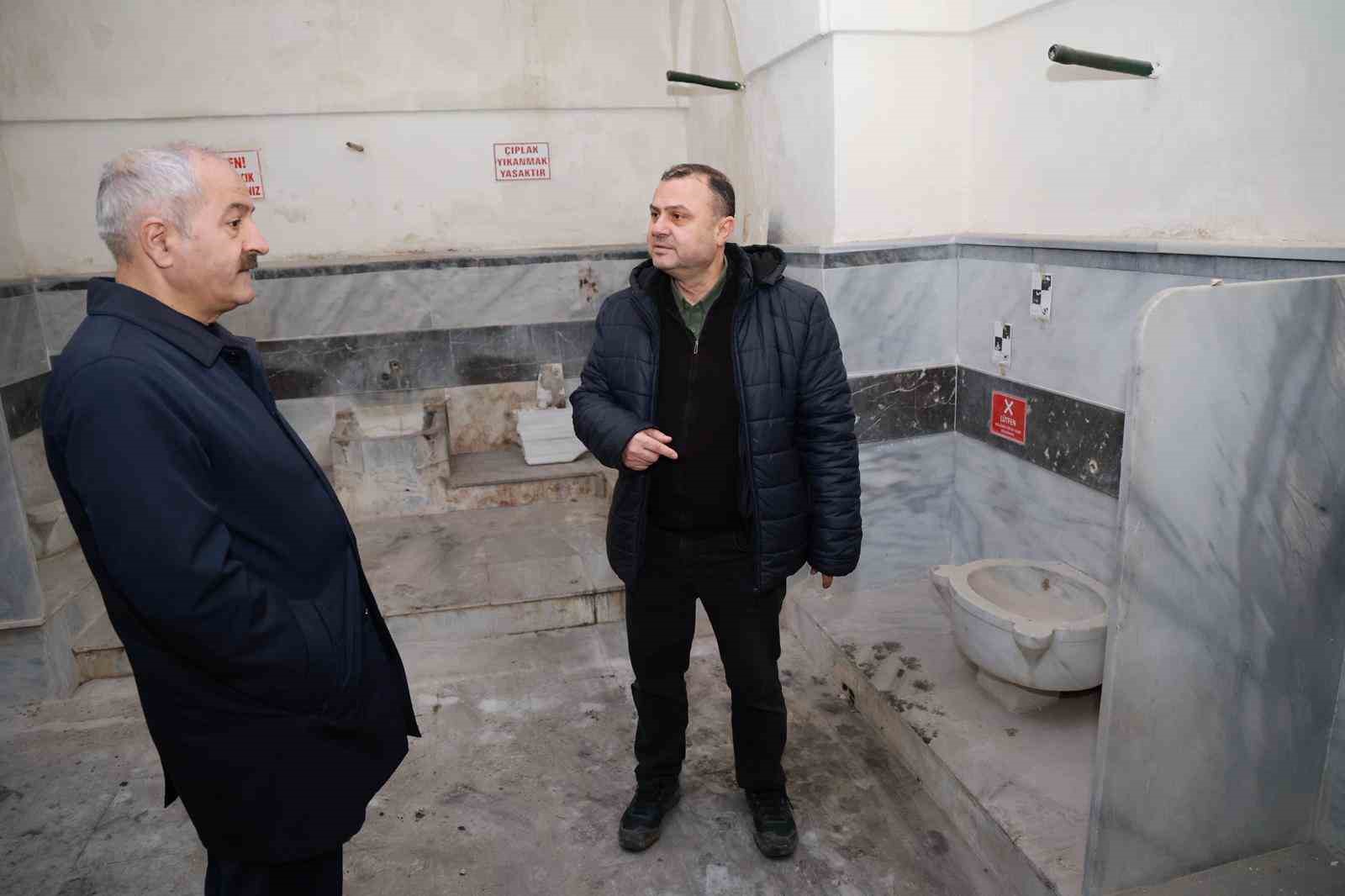 Gebze’deki tarihi Çarşı Hamamı’nda restorasyon çalışmaları başladı
Gebze’deki tarihi Çarşı Hamamı’nda restorasyon çalışmaları başladı