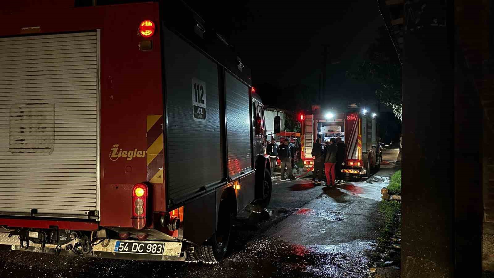 Gece saatlerinde müstakil evde çıkan yangın itfaiye ekiplerince söndürüldü
