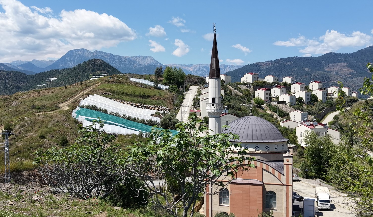 Geçmişin izi su üstünde: Minare ayakta
