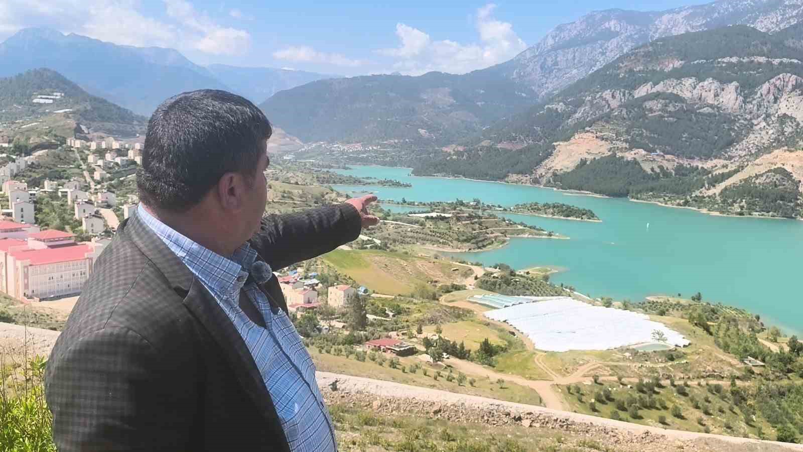 Geçmişin izi su üstünde: Minare ayakta
