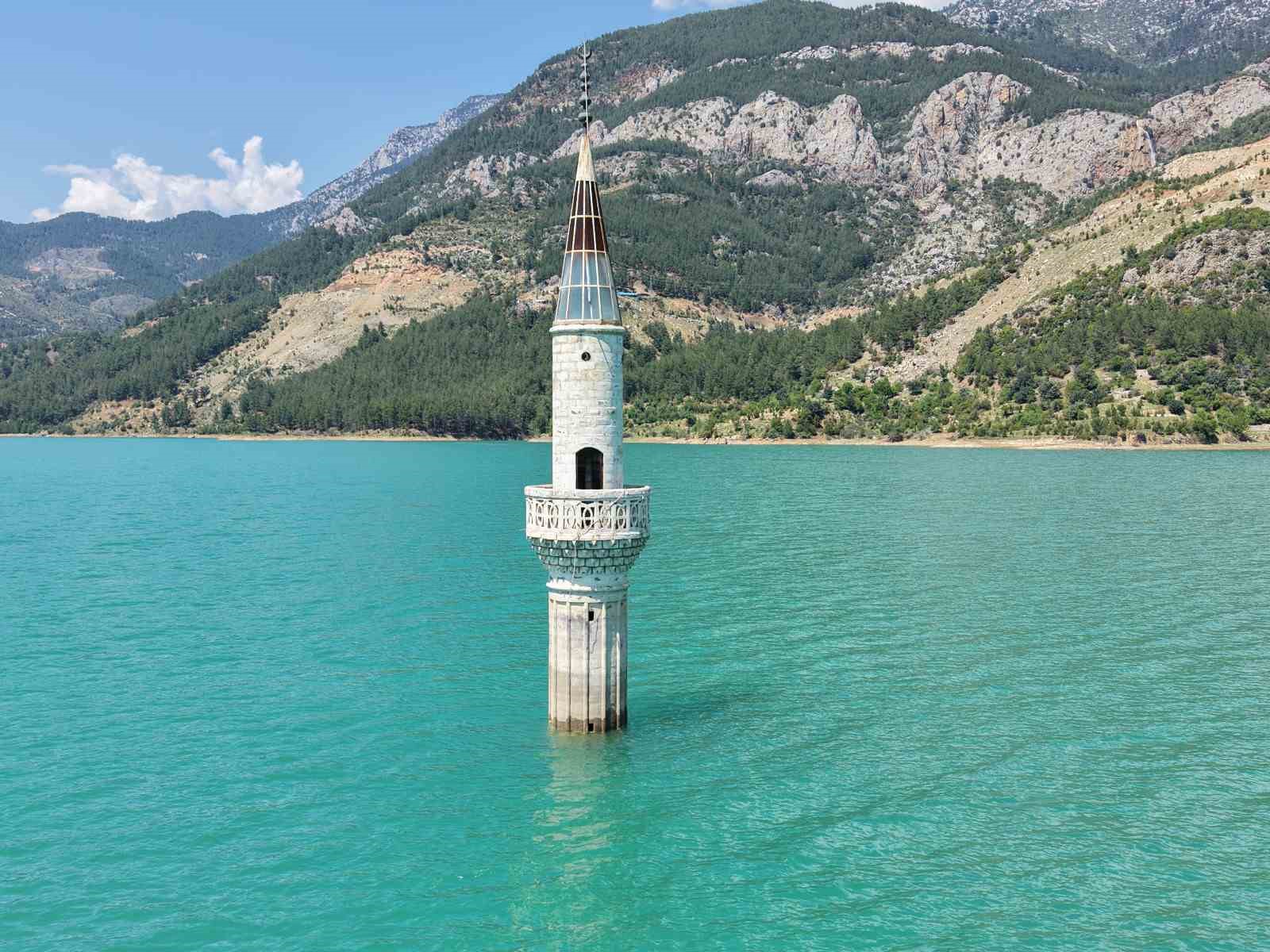 Geçmişin izi su üstünde: Minare ayakta
