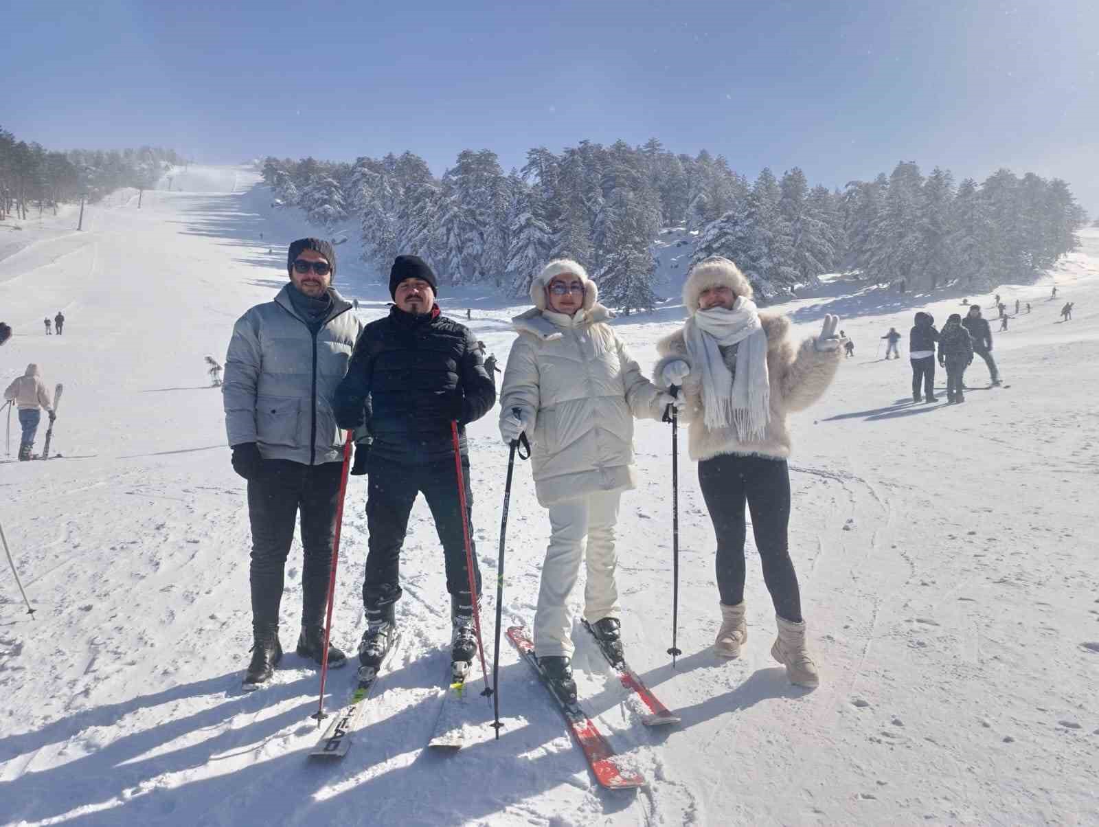 Gediz Murat Dağı Termal Kayak Merkezi’nde kar ve kayak keyfi
