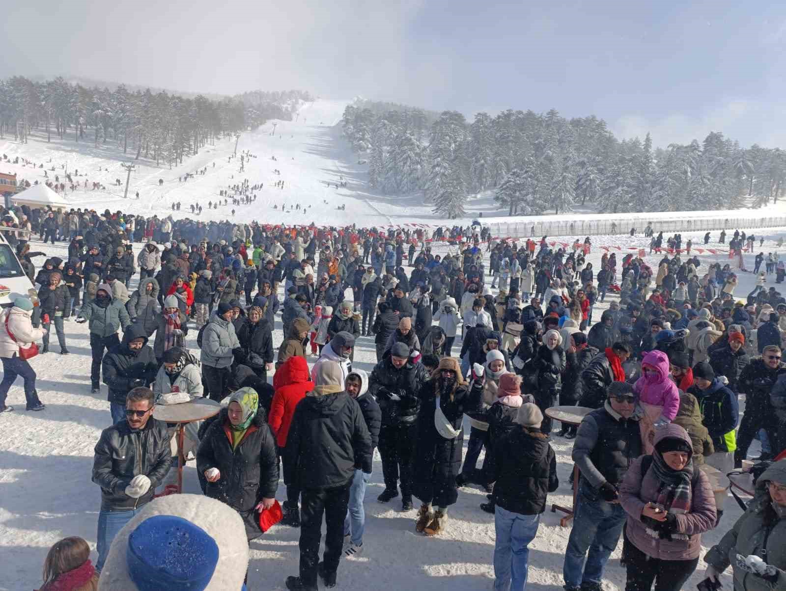 Gediz Murat Dağı Termal Kayak Merkezi’nde kar ve kayak keyfi
