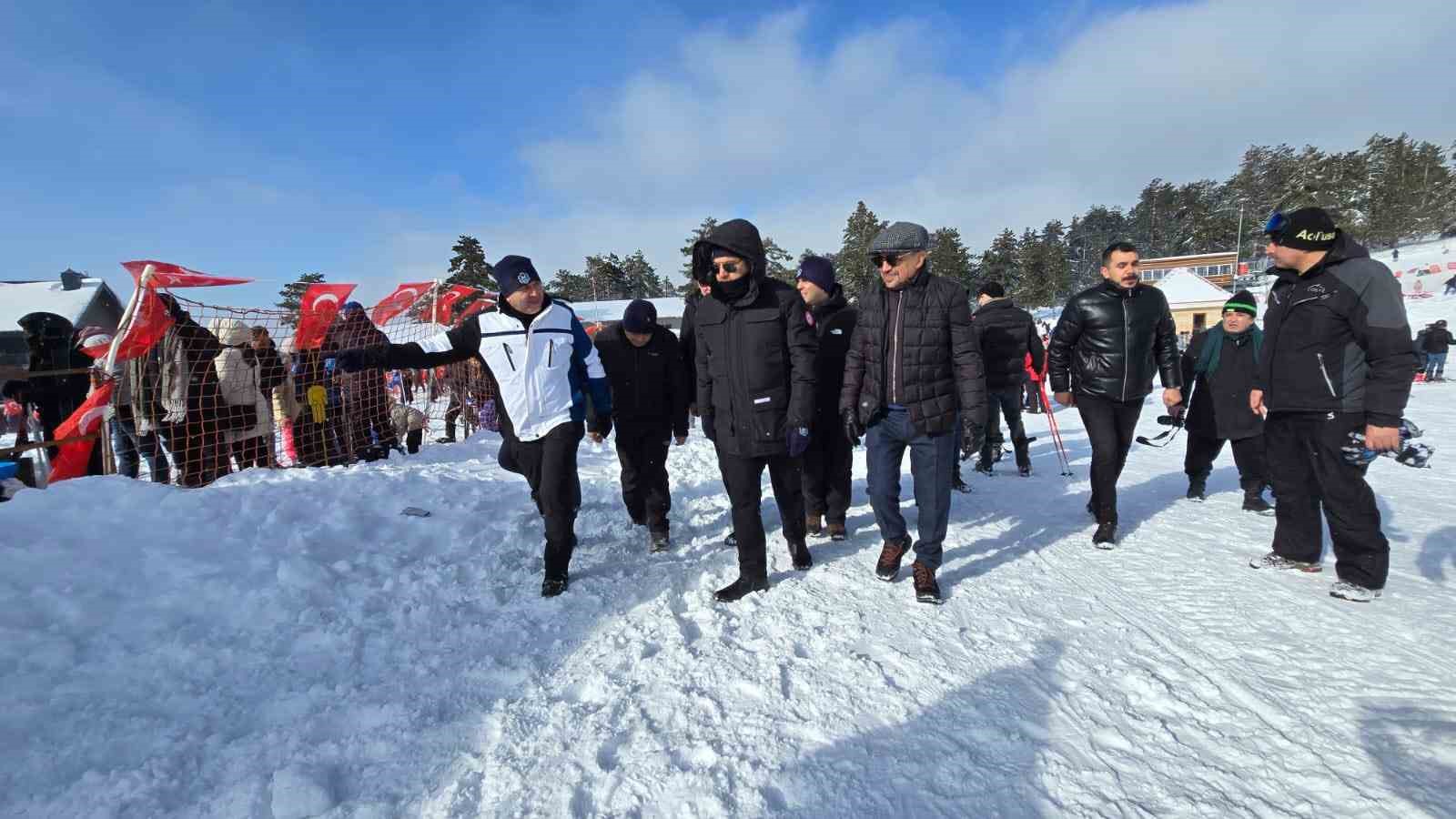 Gediz Murat Dağı Termal Kayak Merkezi’nde kar ve kayak keyfi
