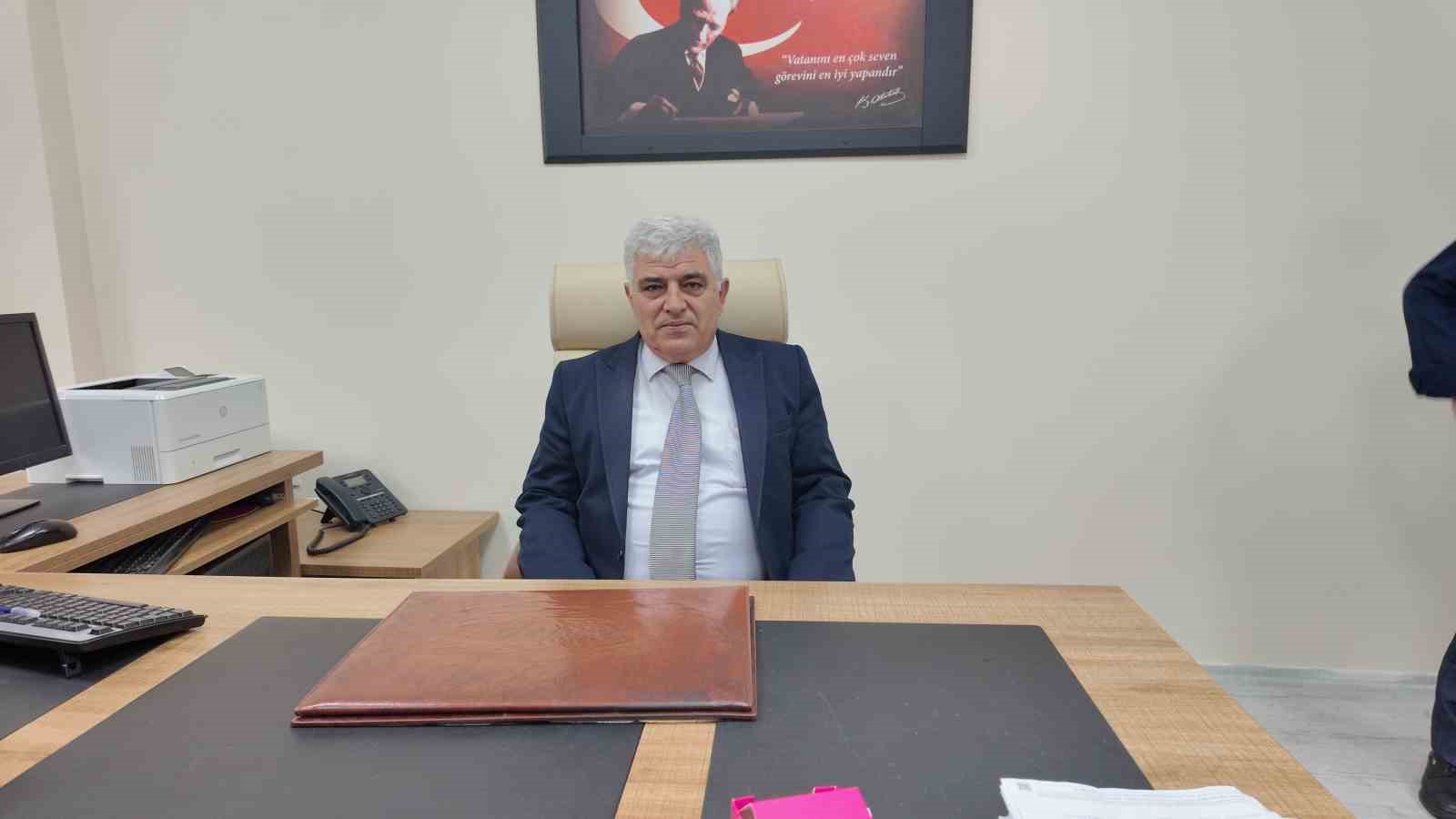 Gediz’de 26 yıldır nüfus müdürlüğü yapan Naci Özdemir emekli oldu
Gediz’de 26 yıldır nüfus müdürlüğü yapan Naci Özdemir emekli oldu