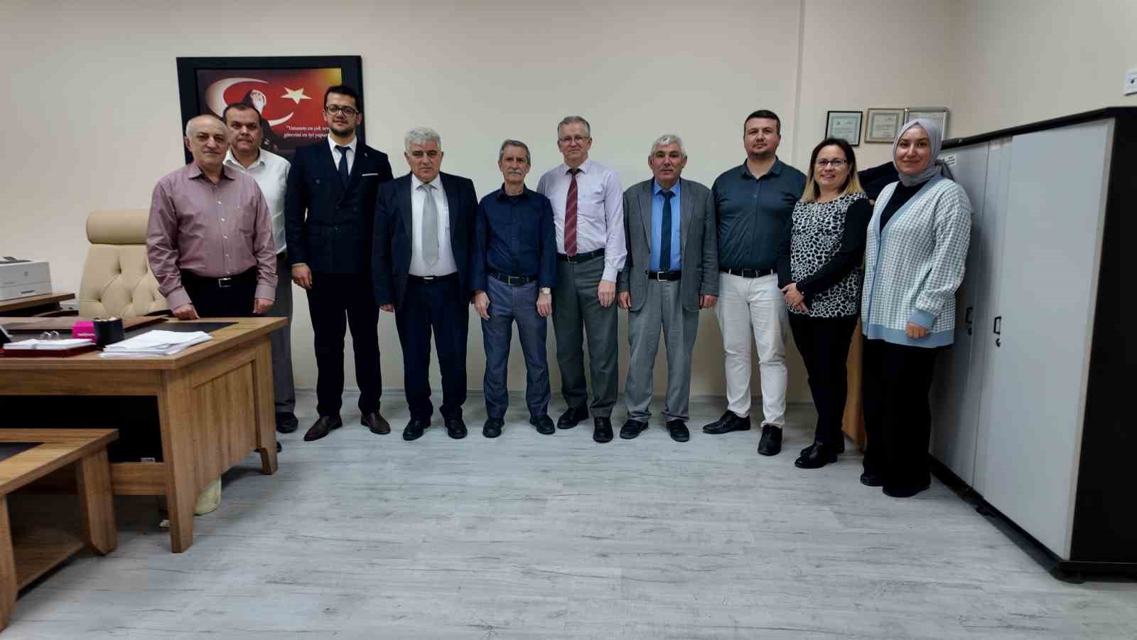 Gediz’de 26 yıldır nüfus müdürlüğü yapan Naci Özdemir emekli oldu
Gediz’de 26 yıldır nüfus müdürlüğü yapan Naci Özdemir emekli oldu