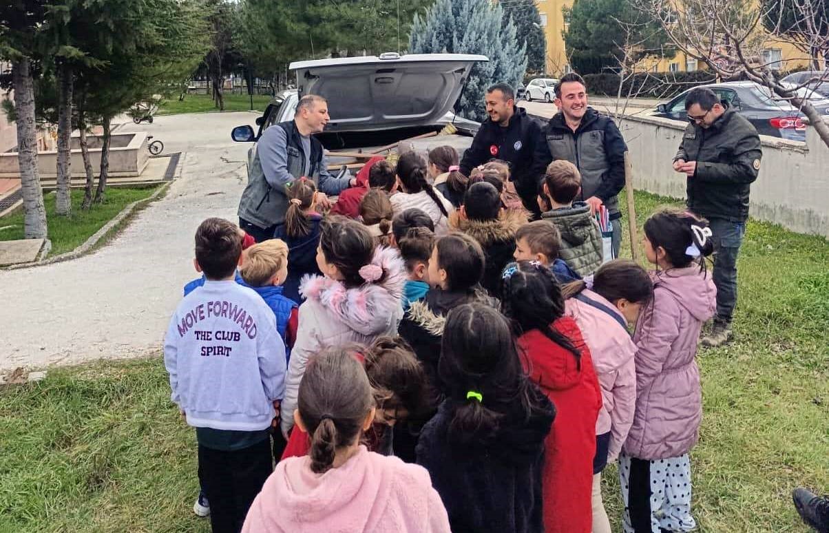 Gediz’de minik eller geleceğe nefes oluyor
