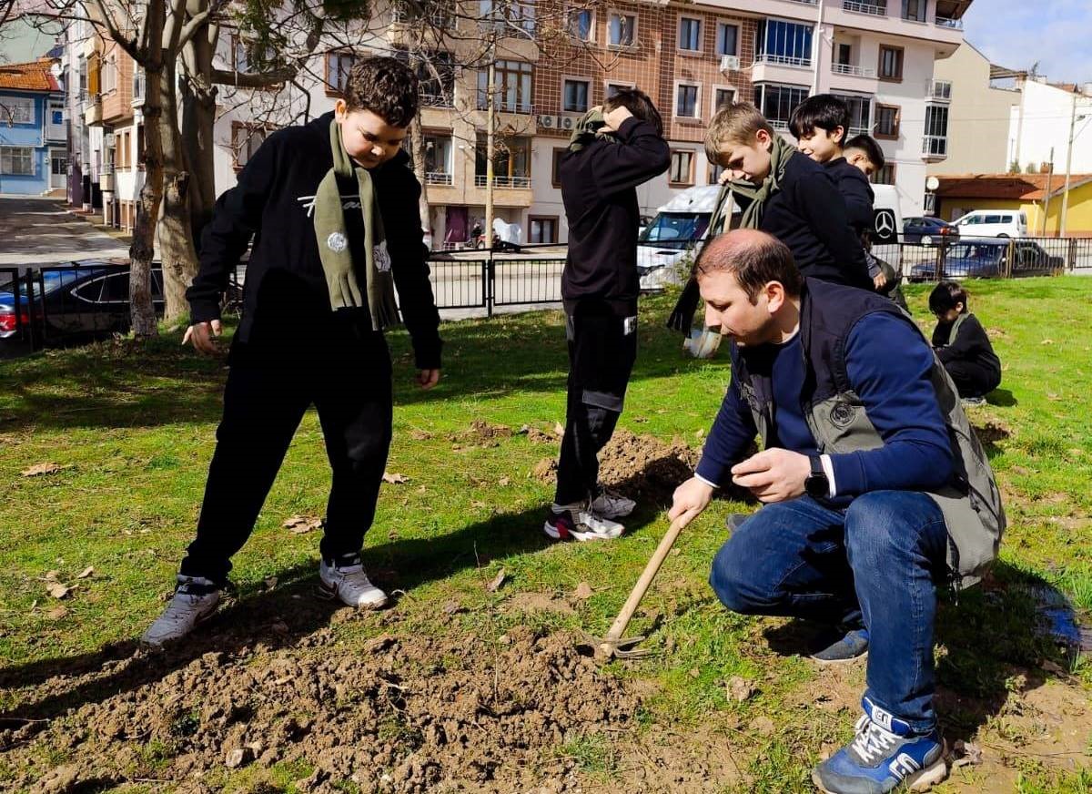 Gediz’de öğrencilerden doğaya anlamlı dokunuş
