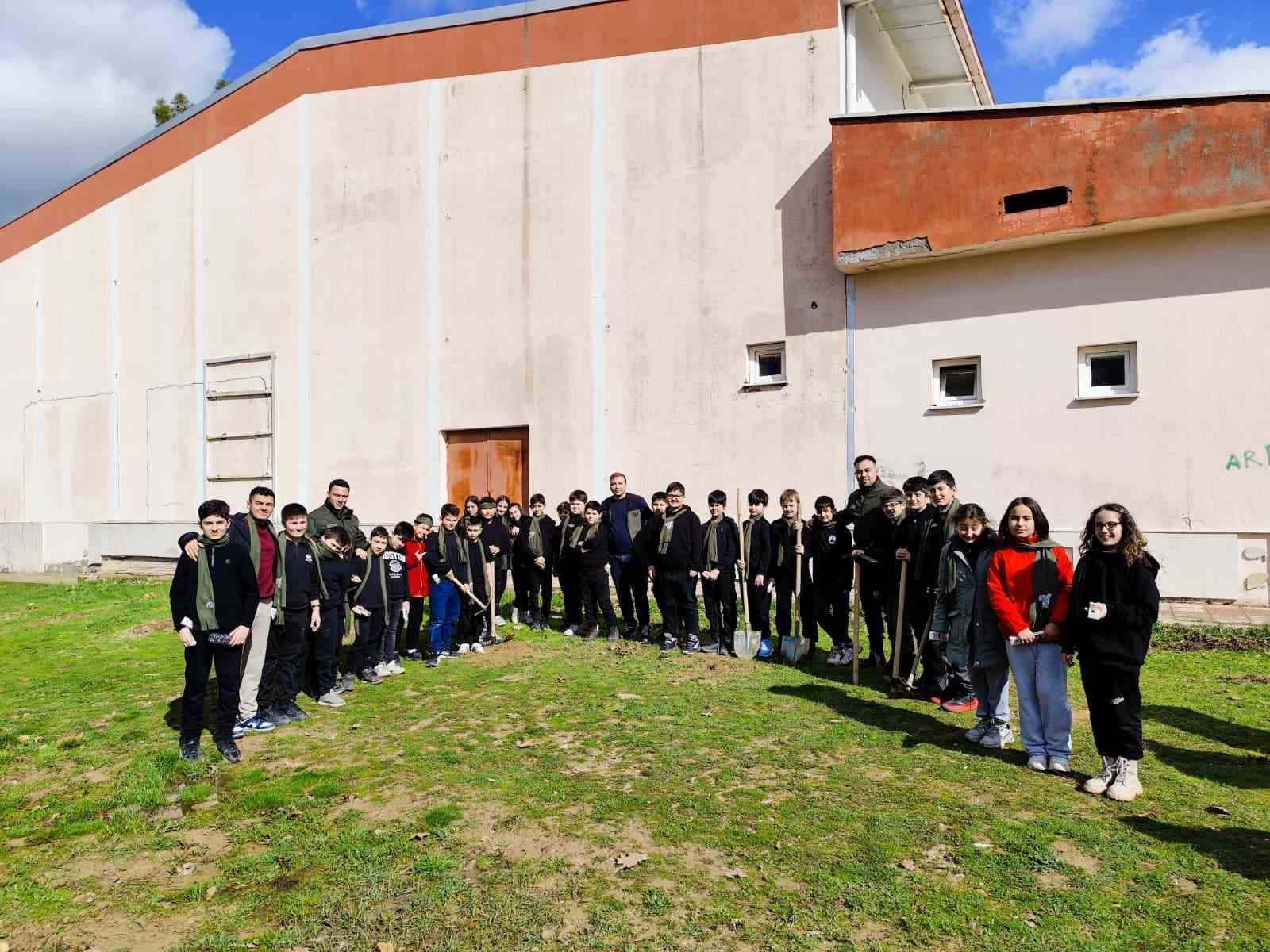 Gediz’de öğrencilerden doğaya anlamlı dokunuş
