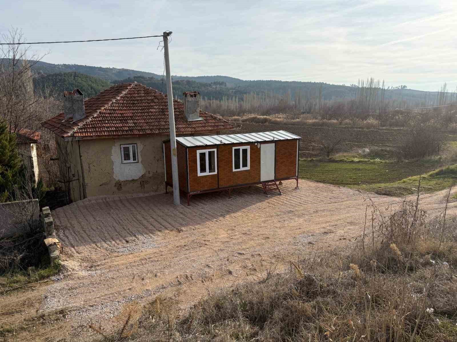 Gediz’de yalnız yaşayan yaşlı adam için yardım dayanışması
