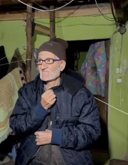 Gediz’de yalnız yaşayan yaşlı adam için yardım dayanışması
