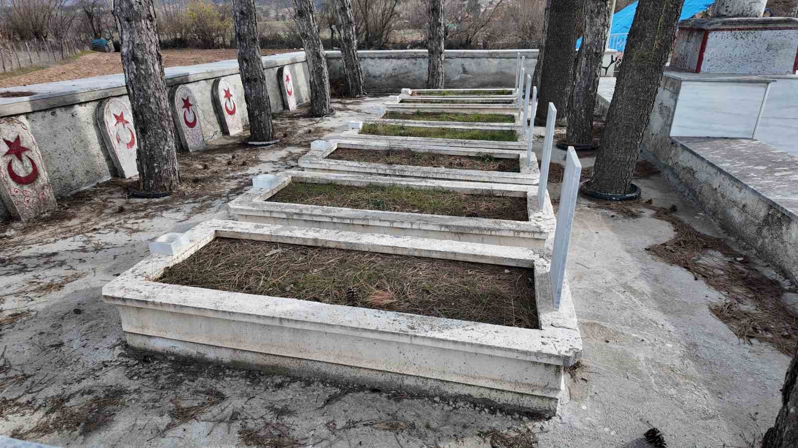 Gediz’in Yunuslar köyündeki şehitliği resmi statüye kavuştu
