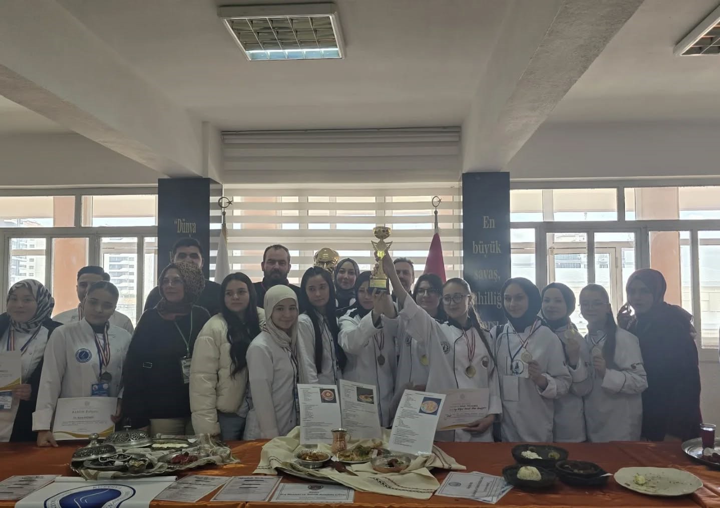 Gedizli kızlardan bölge birinciliği
