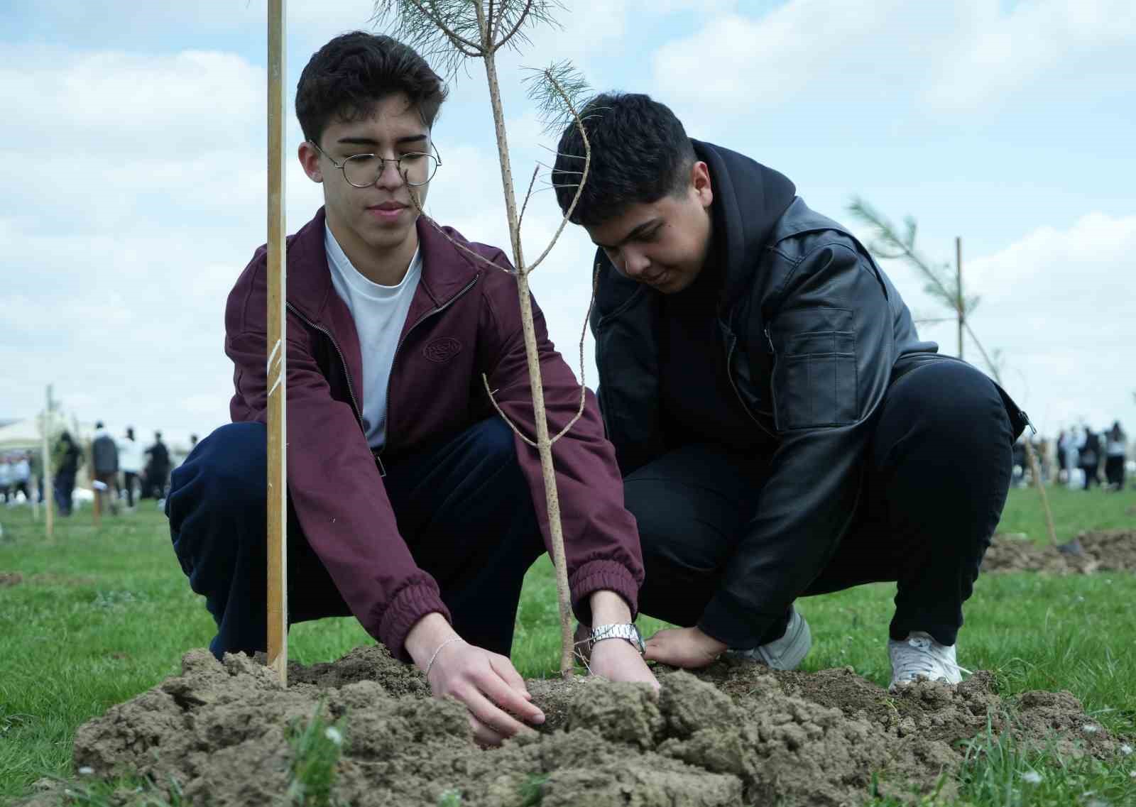 Geleceğe nefes olacak 2 bin fidan toprakla buluştu
