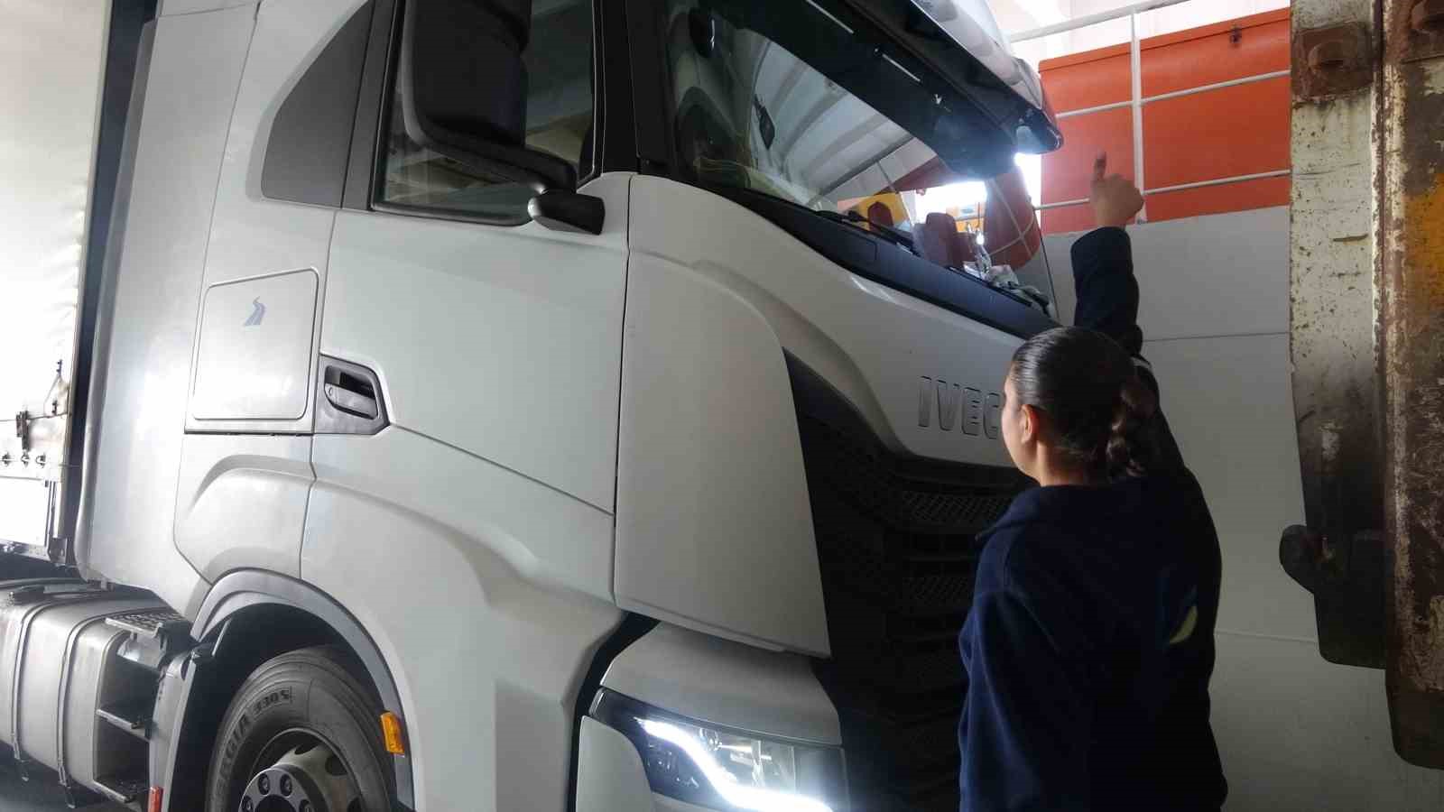 Geleceğin kadın kaptanları denizcilik sektörüne katkı için göreve hazırlanıyor
