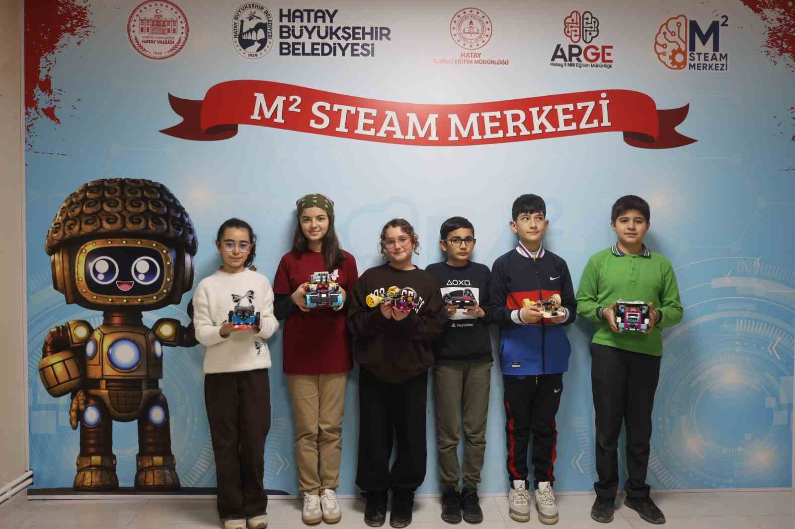 Geleceğin kaşifleri olacak depremzede çocuklar ‘Hataybot’ Robot Yarışması’na hazırlanıyorlar
