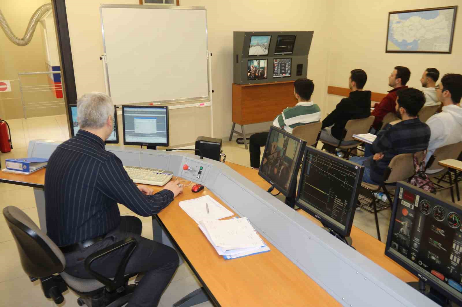 Geleceğin makinistleri bu merkezde yetişiyor
Geleceğin makinistleri bu merkezde yetişiyor