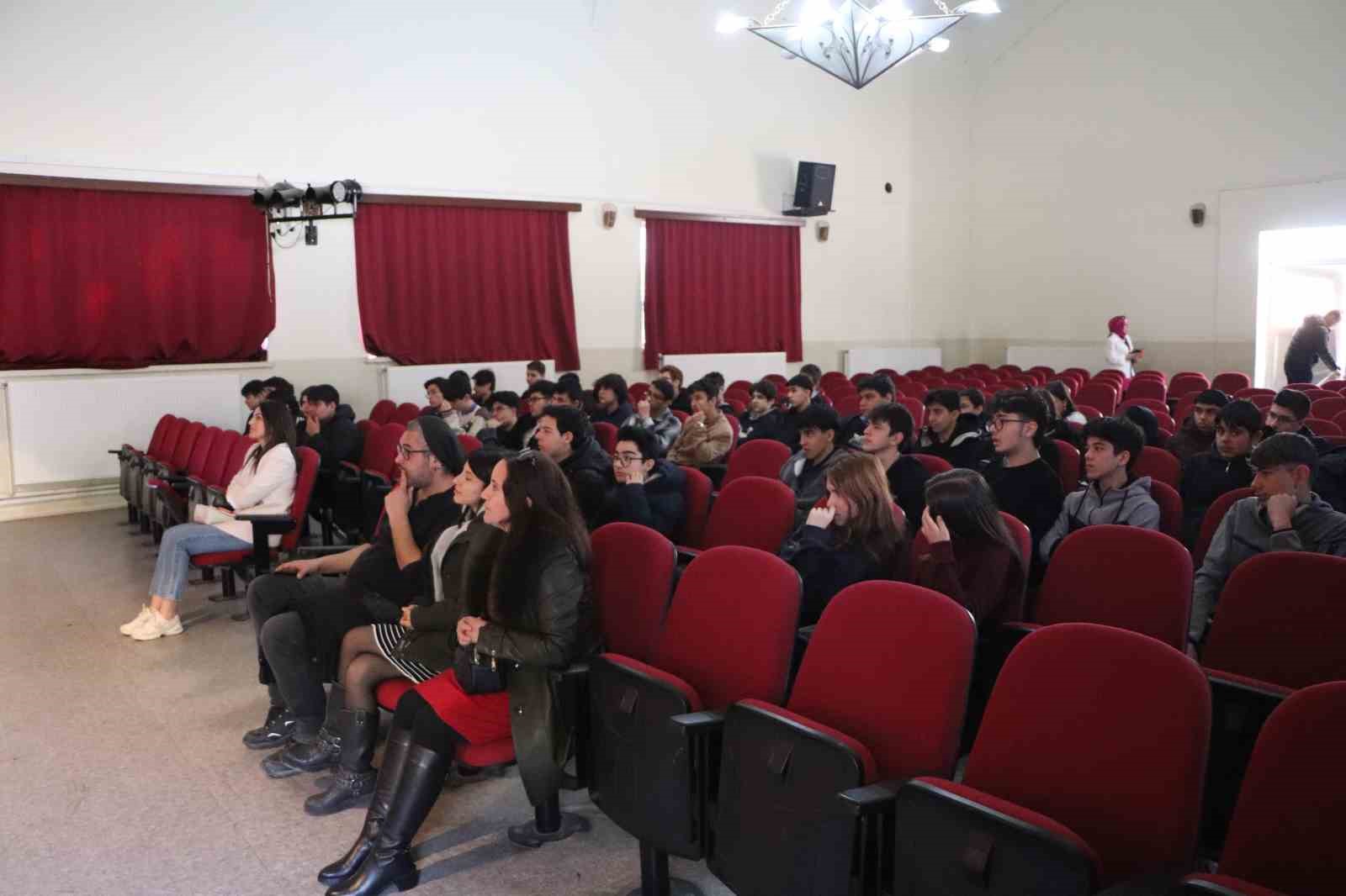 Geleceğin medya çalışanları sektör temsilcileriyle buluştu
