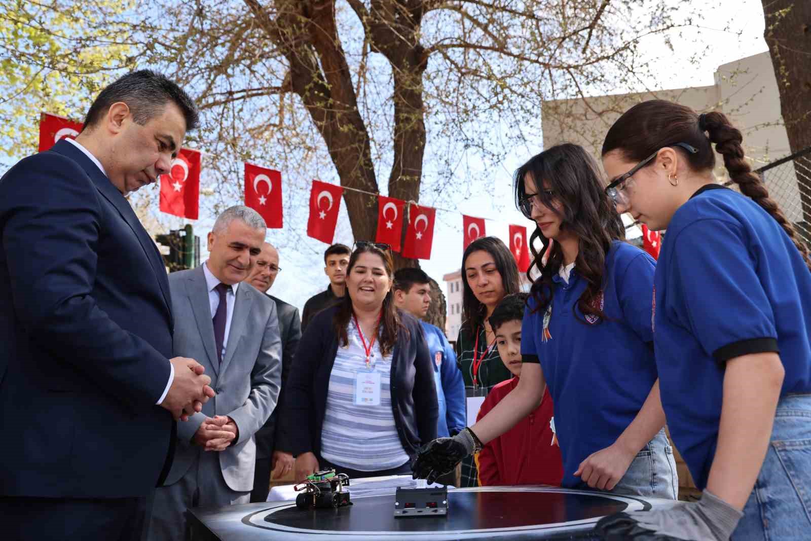 Geleceğin mühendislerinin projeleri görücüye çıktı
