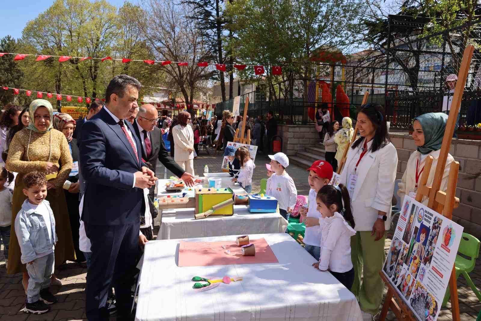 Geleceğin mühendislerinin projeleri görücüye çıktı
