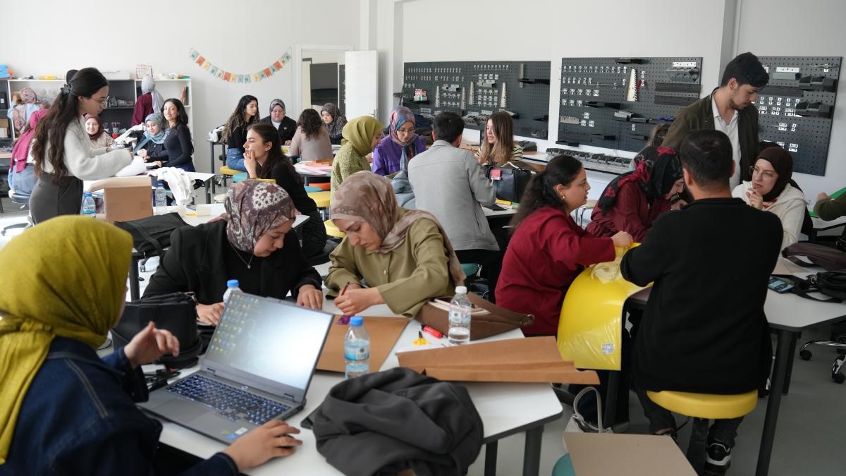 Geleceğin öğretmenlerine uygulamalı STEM eğitimi verildi
