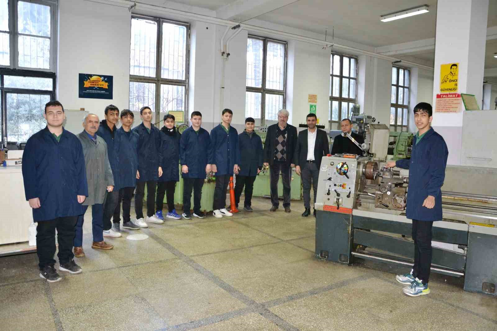 Geleceğin savunma sanayi uzmanları Manisa’da yetişecek
Geleceğin savunma sanayi uzmanları Manisa’da yetişecek