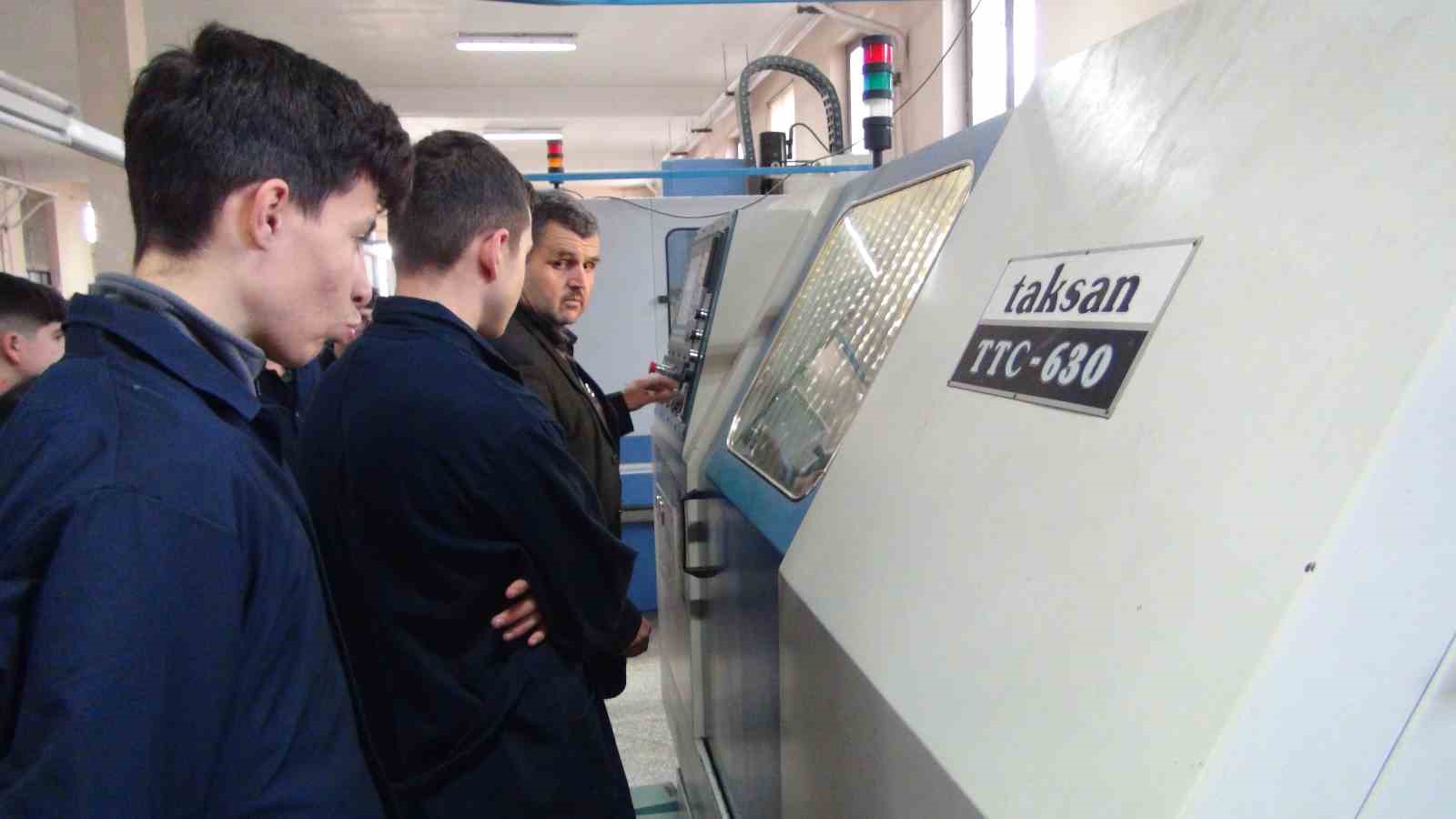 Geleceğin savunma sanayi uzmanları Manisa’da yetişecek
Geleceğin savunma sanayi uzmanları Manisa’da yetişecek